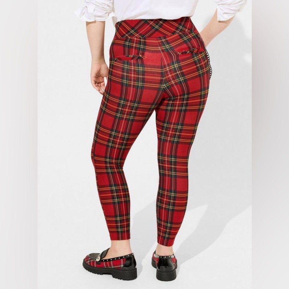 Torrid Betsey Johnson Slim Pixie Red Plaid Pants w/ Pocket Chain, Sz 1X - Picture 4 of 5